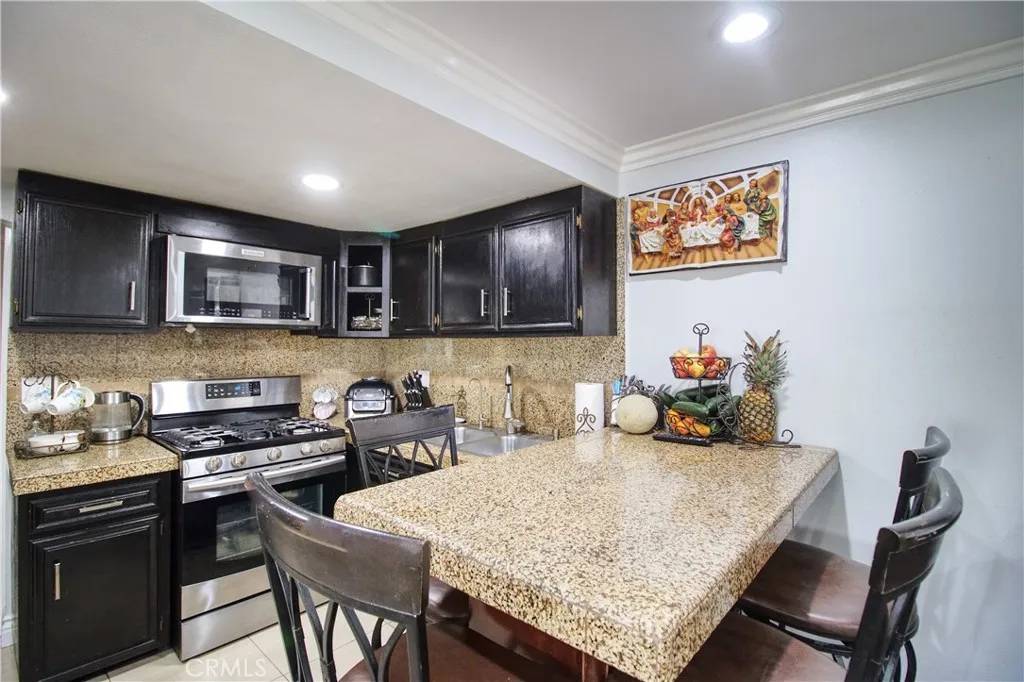 Paramount, CA 90723,15325 Orange #B19