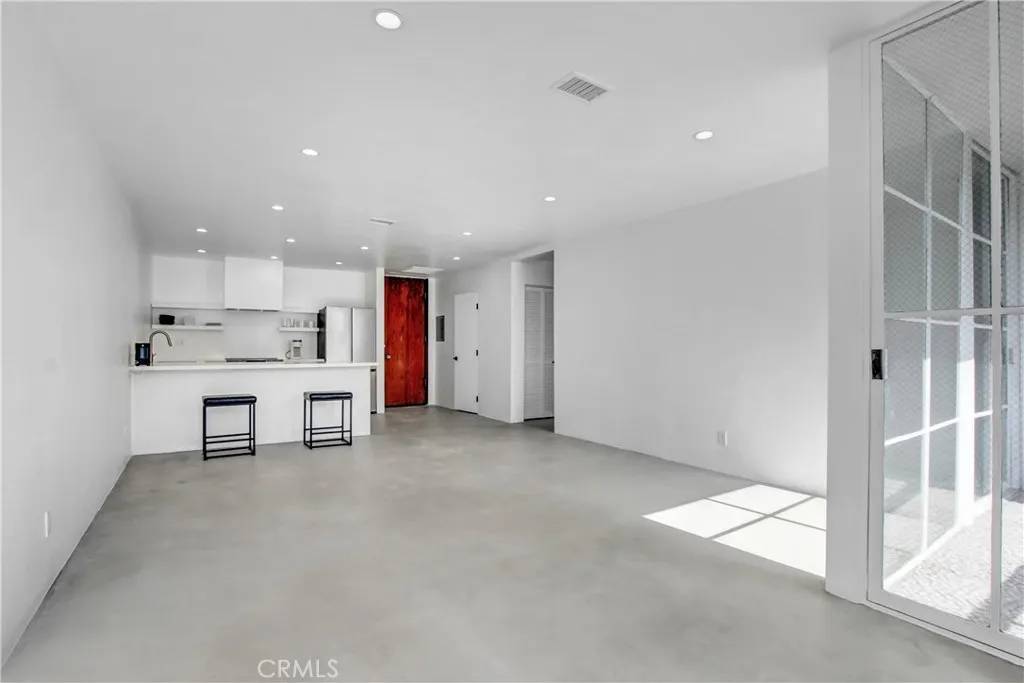 West Hollywood, CA 90069,1400 N Sweetzer Avenue #205