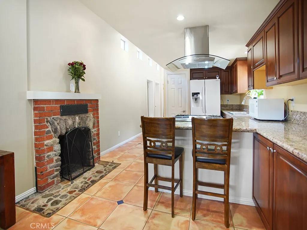 La Habra Heights, CA 90631,541 East Road