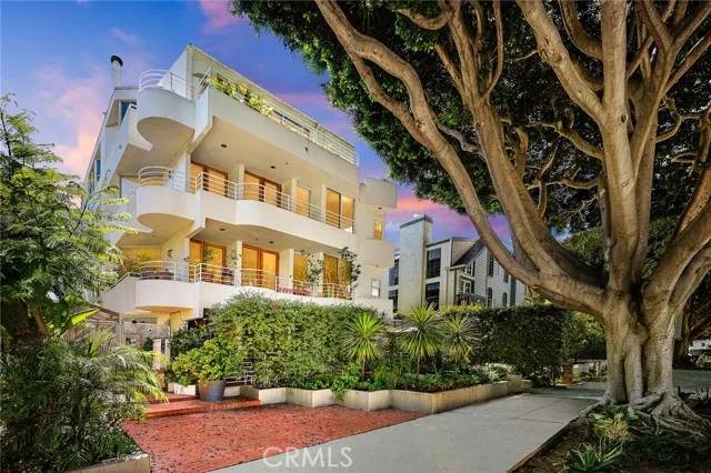 Santa Monica, CA 90403,938 2nd Street #301