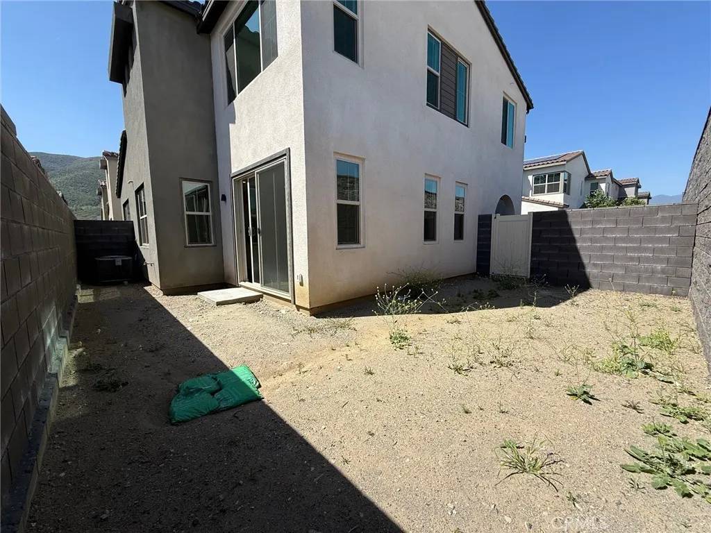 Fontana, CA 92336,15943 Blue Cooper Way