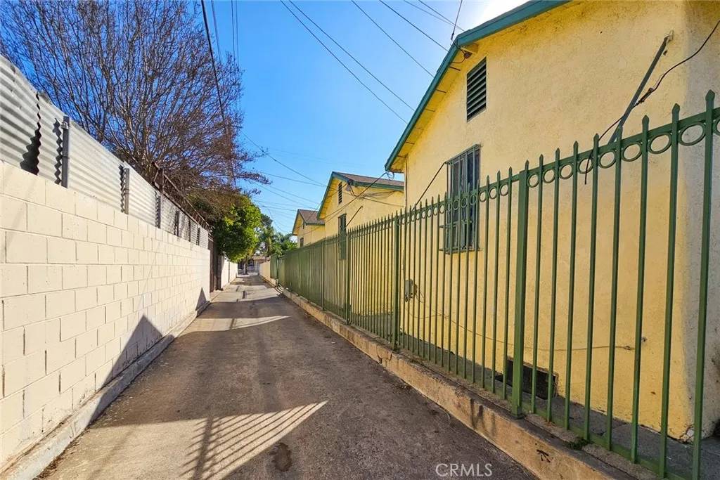 Los Angeles, CA 90065,2618 Carleton Avenue