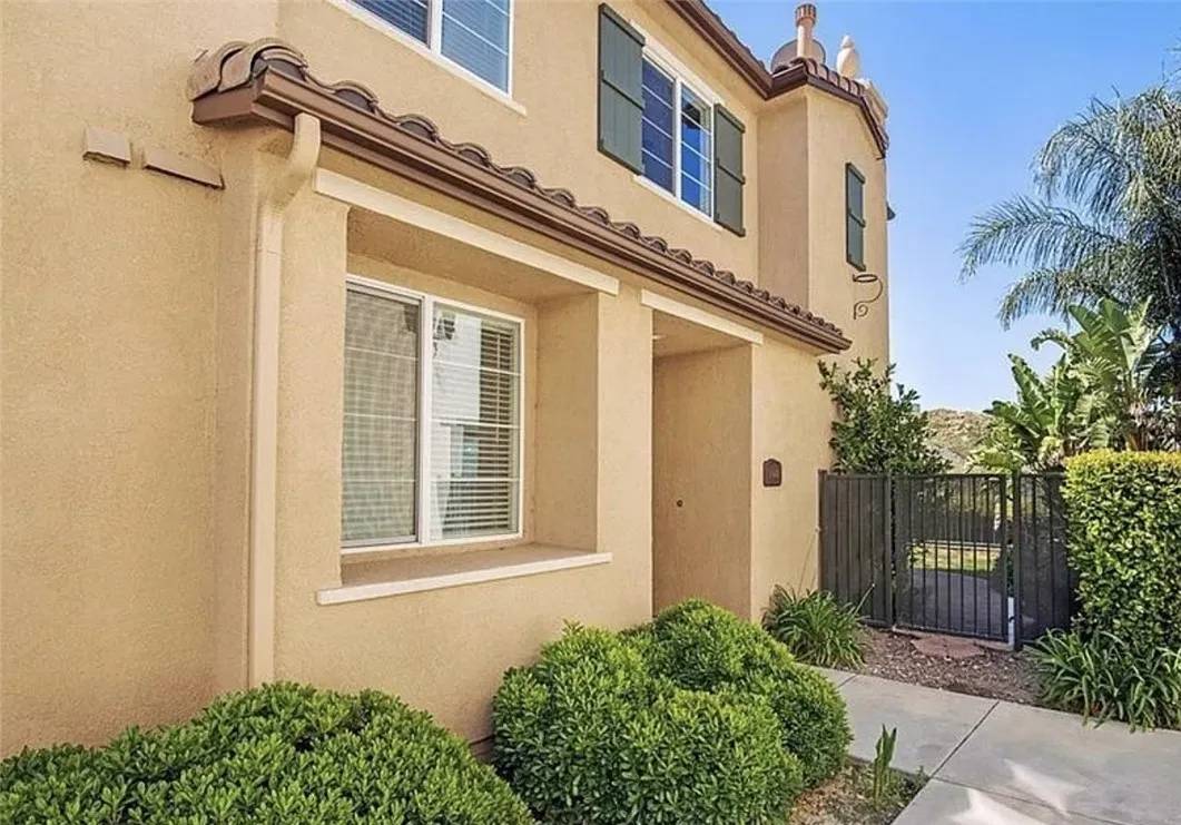 Saugus, CA 91350,19440 Laroda Lane