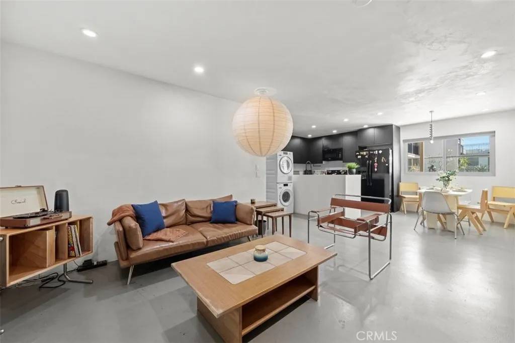 West Hollywood, CA 90069,9005 Cynthia Street #209