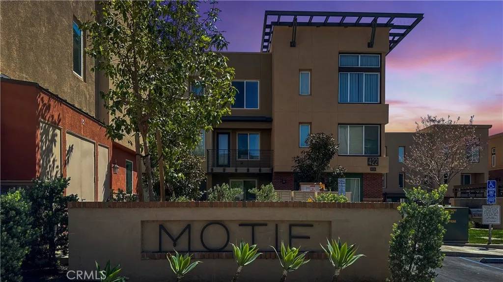 Glendora, CA 91740,422 W Route 66 #100