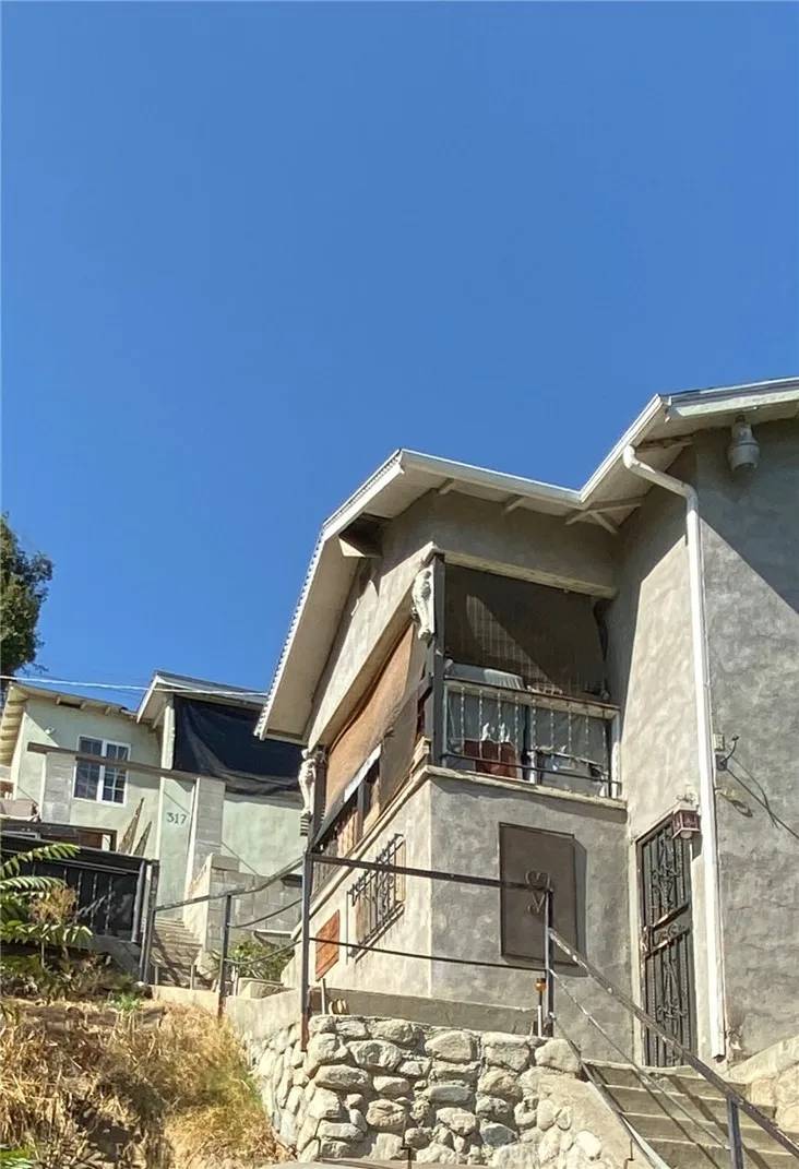 Los Angeles, CA 90065,315 Isabel Street