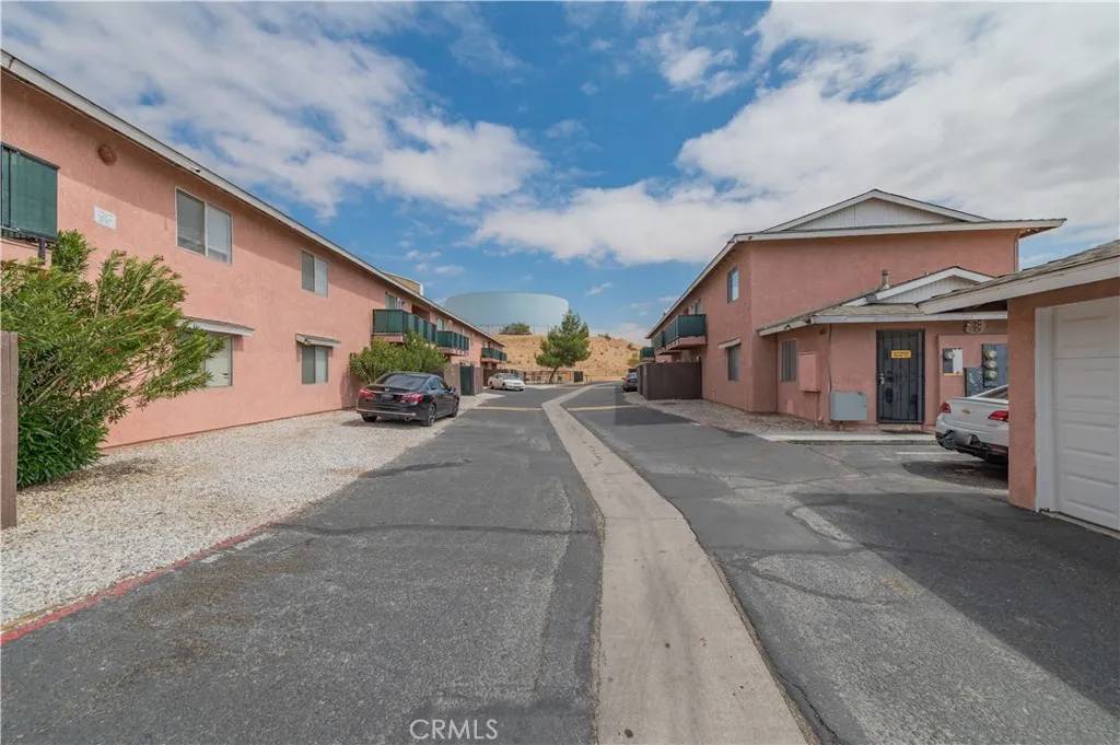 Victorville, CA 92395,16518 Avalon Avenue