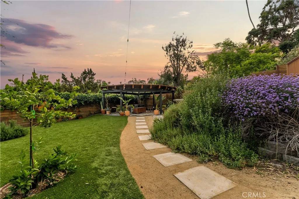 Los Angeles, CA 90042,6030 Crestwood Way