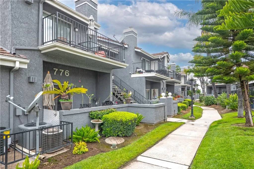 Covina, CA 91723,776 E San Bernardino Road #3