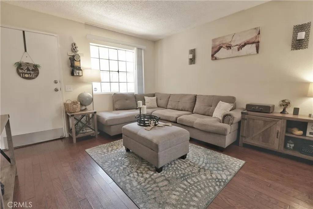 Pomona, CA 91766,526 W Grand Ave Avenue