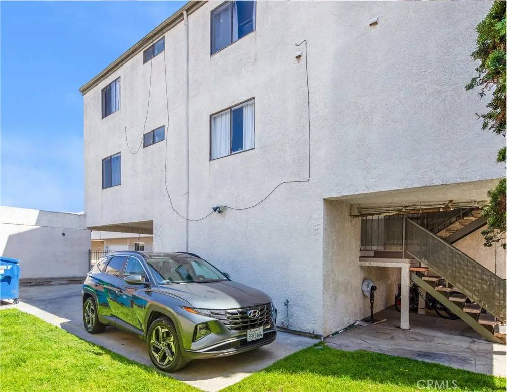 Hawthorne, CA 90250,11943 Grevillea Avenue
