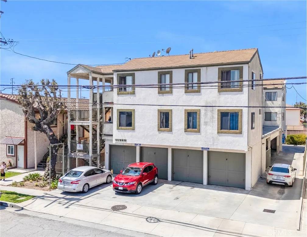 Hawthorne, CA 90250,11943 Grevillea Avenue
