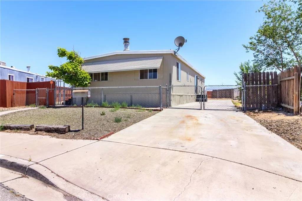 Victorville, CA 92395,16782 Pebble Beach Court