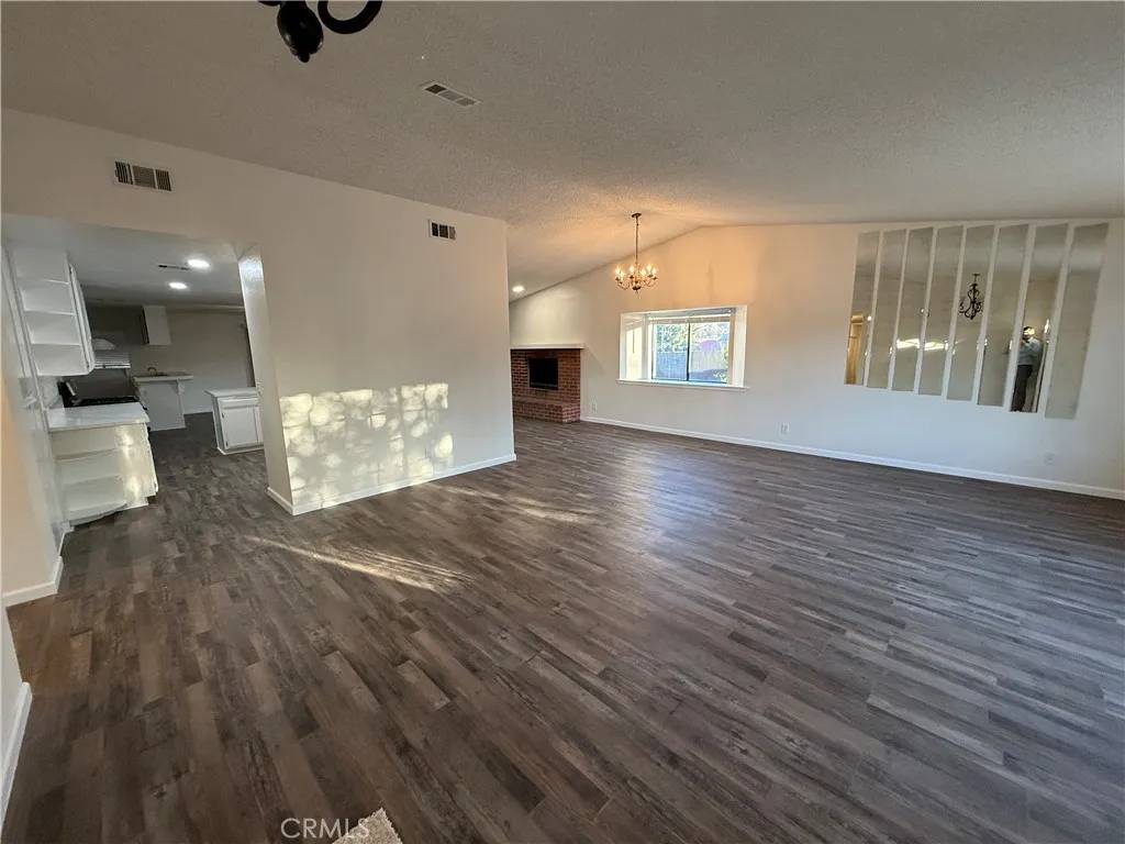 Apple Valley, CA 92307,15332 Tuscola Road