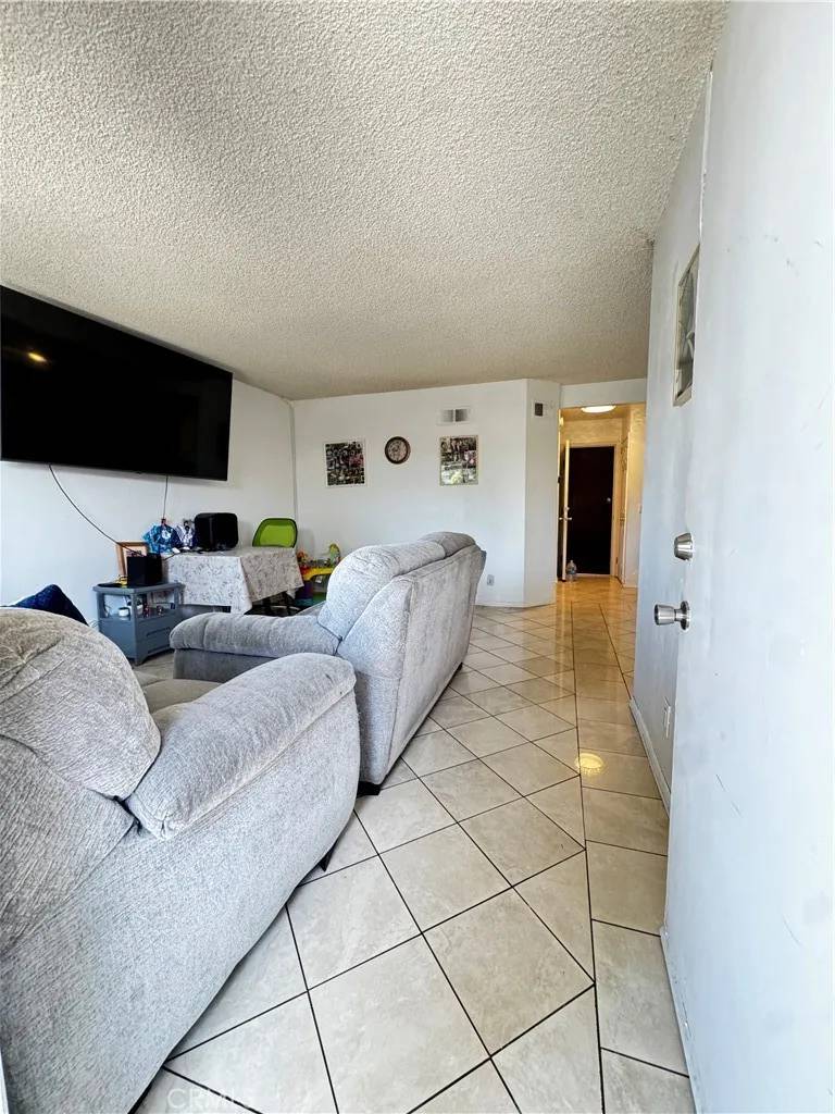 Whittier, CA 90605,13321 Meyer Road #B