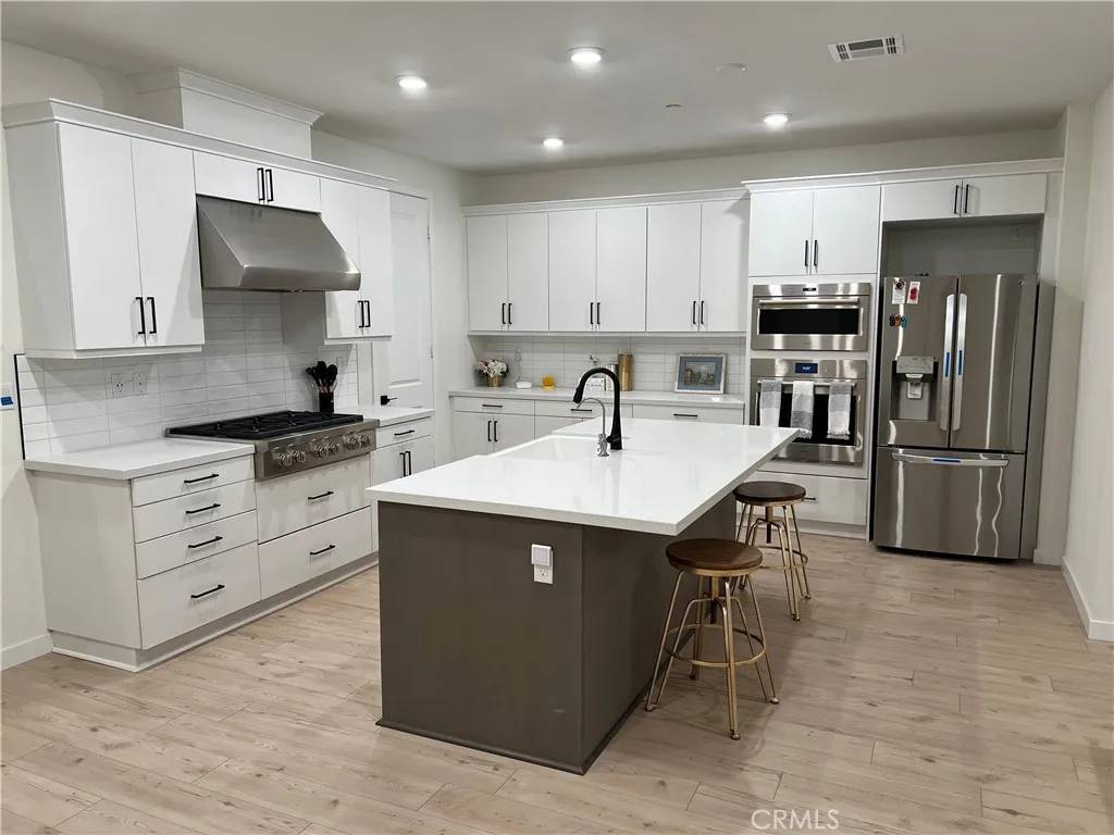 Valencia, CA 91381,27636 Symphony Place