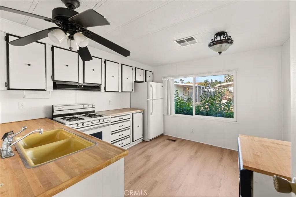 Mentone, CA 92359,1255 Amethyst #32