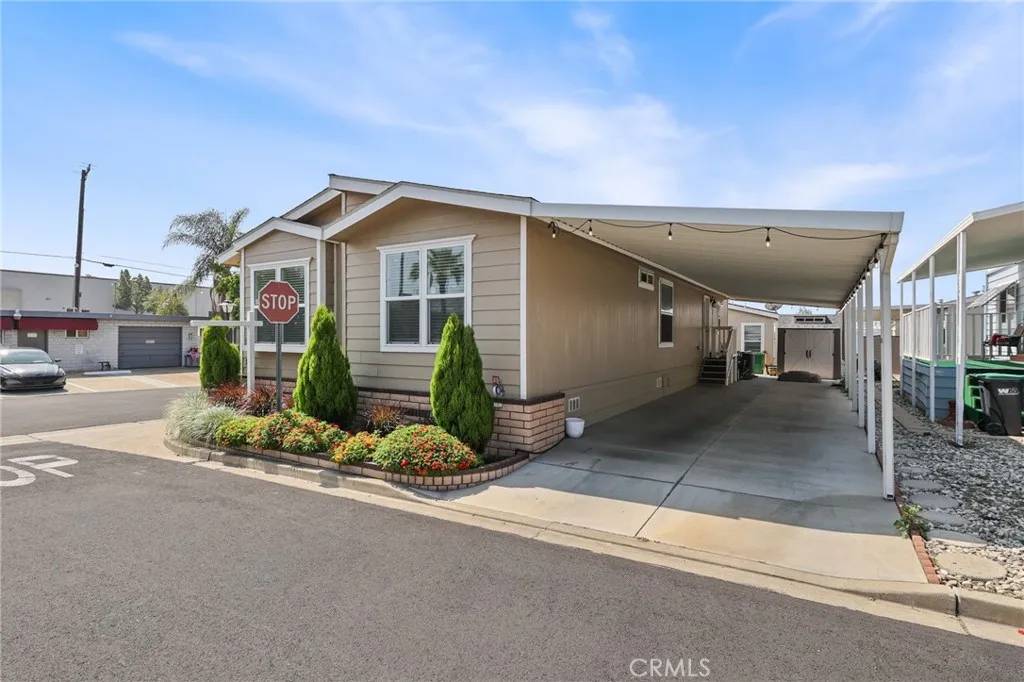 La Verne, CA 91750,2755 Arrow #98