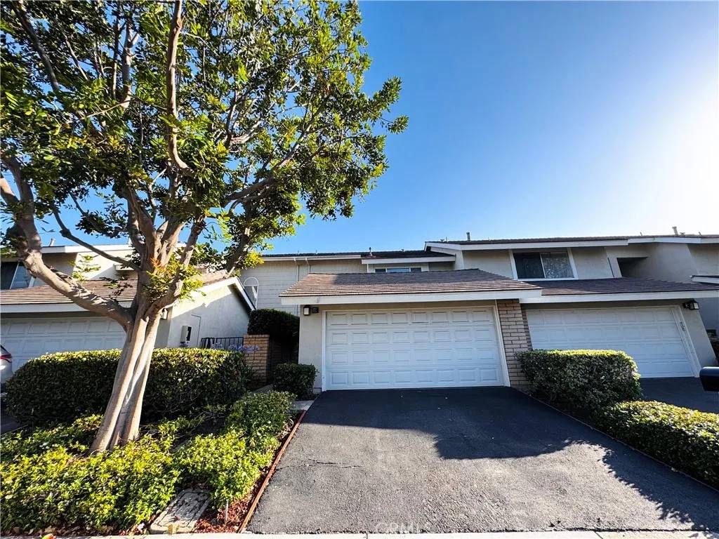 Irvine, CA 92604,136 Briarwood #50