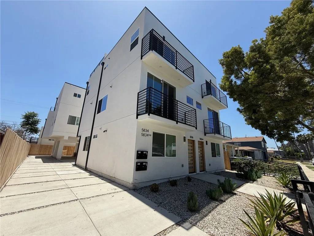 Los Angeles, CA 90034,5836 Ernest Avenue