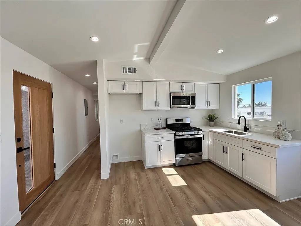 Sylmar, CA 91342,13186 Herron Street