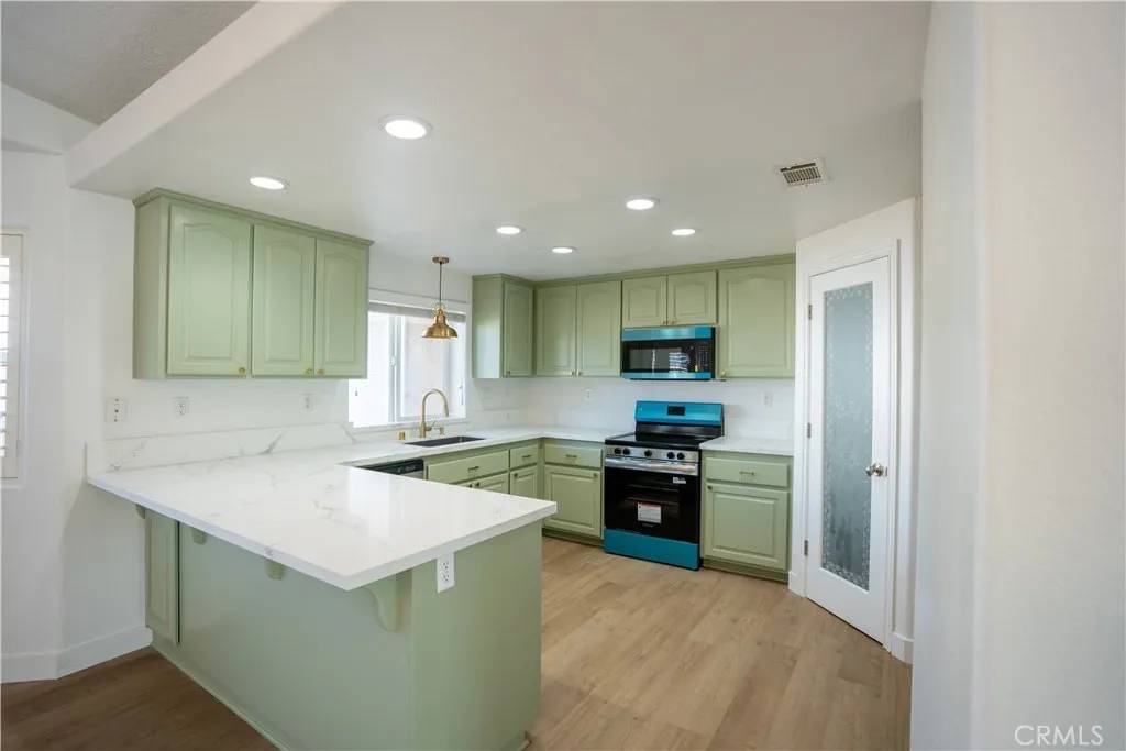 Oak Hills, CA 92344,7122 Aster Road