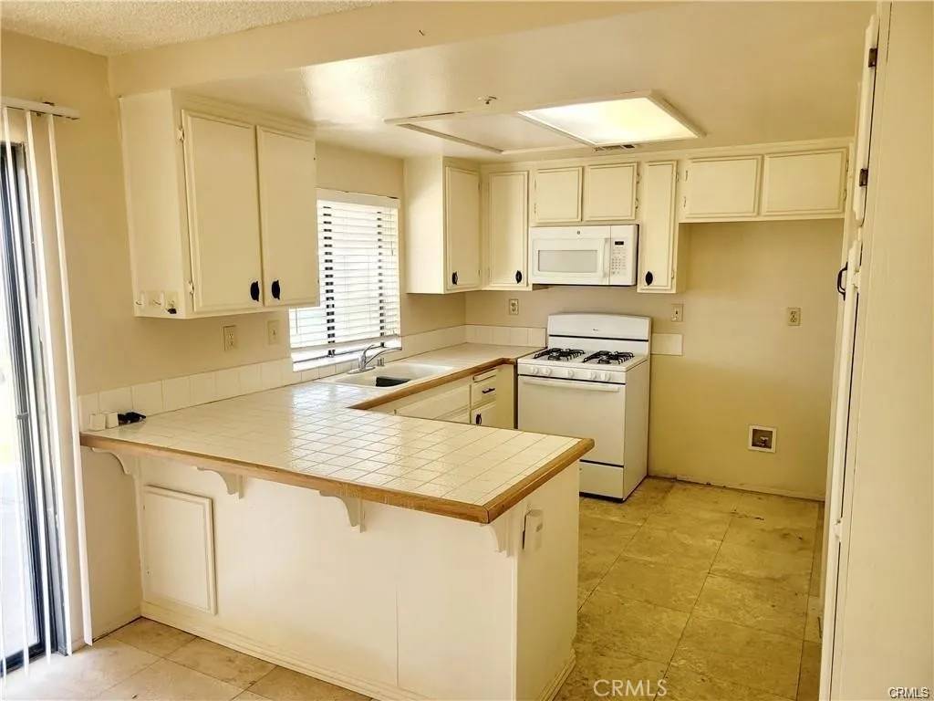 Rialto, CA 92376,211 E Montrose Street