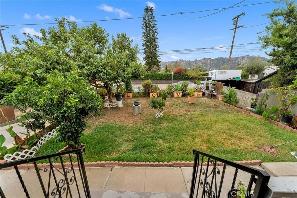 Los Angeles, CA 90065,1153 Isabel Street