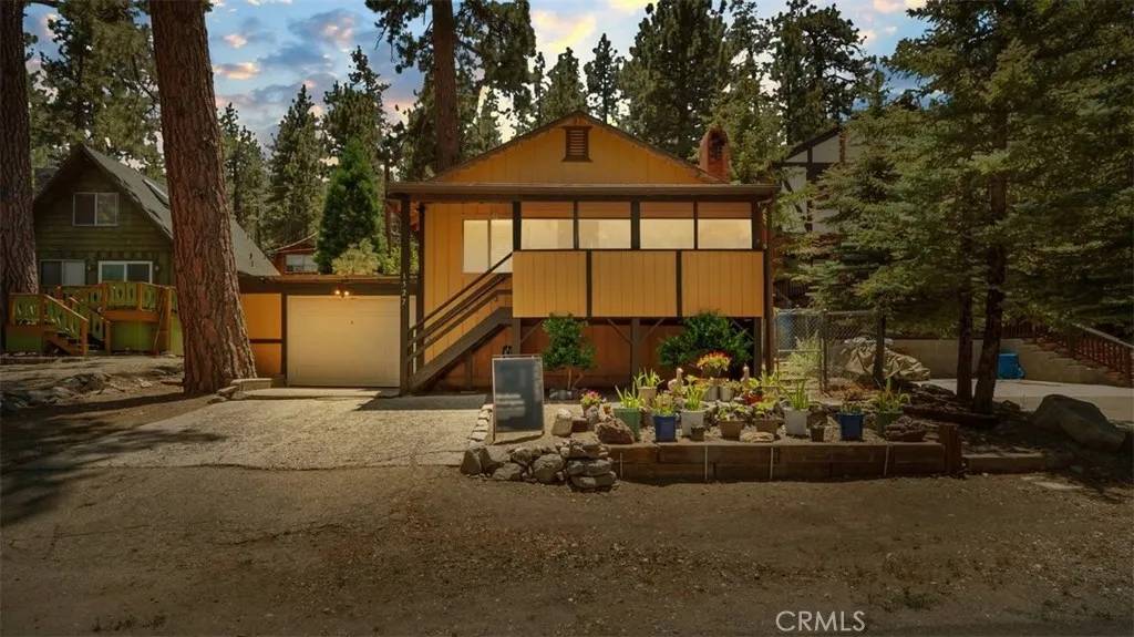 Wrightwood, CA 92397,1527 Betty Street