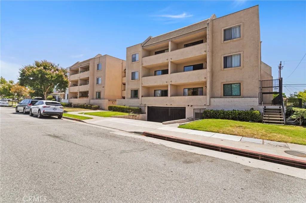 Glendale, CA 91203,460 Salem Street #18