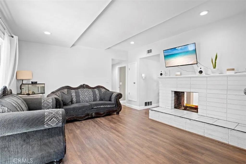 Ontario, CA 91762,1048 N Benson Avenue
