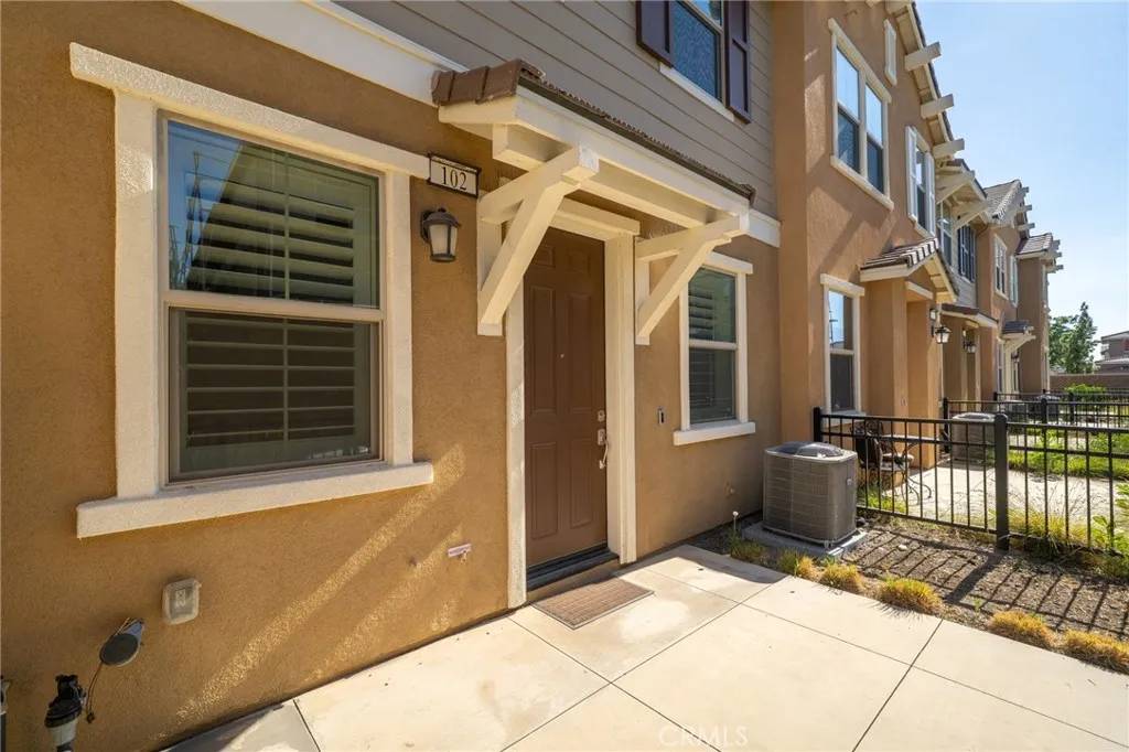 Fontana, CA 92336,16502 Casa Grande Avenue #102
