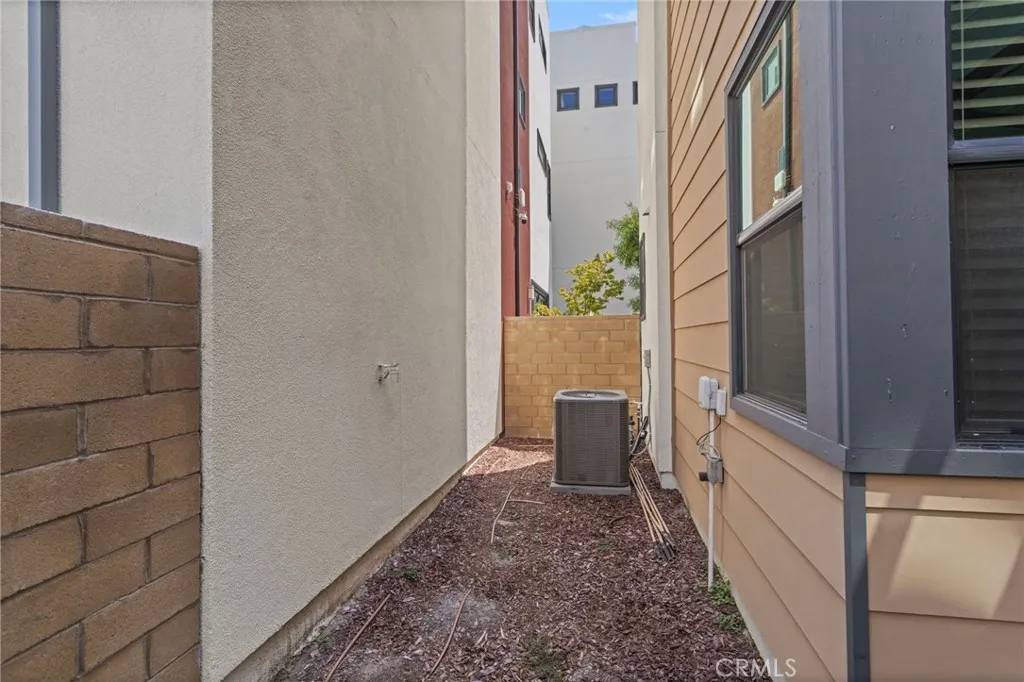 Irvine, CA 92618,359 Novel