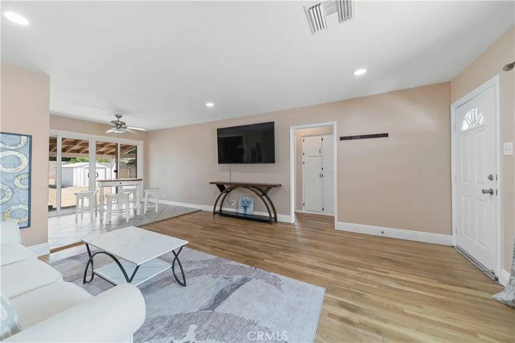 Fontana, CA 92336,17392 Paine Street