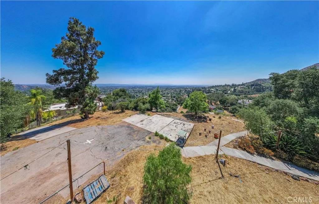 Glendora, CA 91741,947 N Glendora Avenue