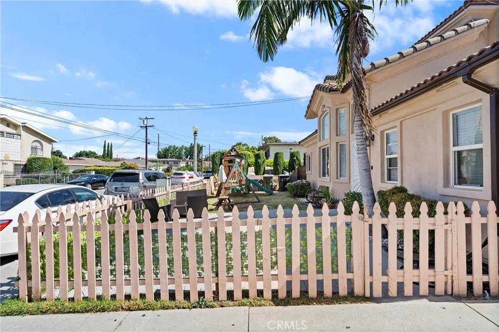 San Gabriel, CA 91776,930 S Charlotte Avenue