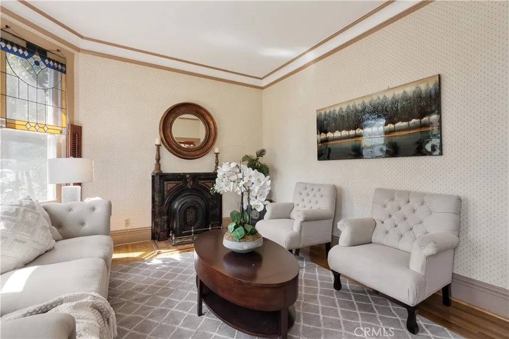 Glendora, CA 91741,211 E Virginia Avenue