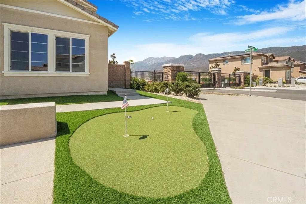 Fontana, CA 92336,5264 Darwin Lane