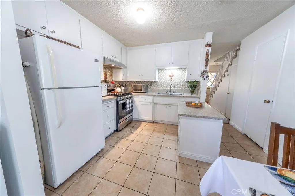 Azusa, CA 91702,632 E Lee Place