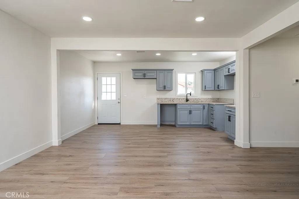 Fontana, CA 92335,15413 Pine Avenue