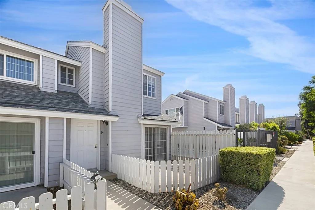 Sylmar, CA 91342,14380 Foothill Boulevard #24