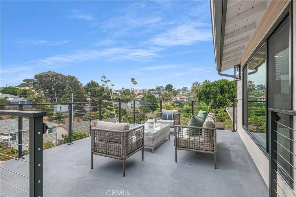 San Diego, CA 92106,3412 Poe Street