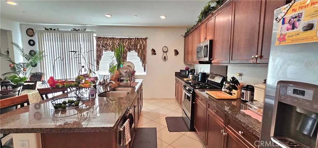 Fontana, CA 92336,15457 Red Pepper Place