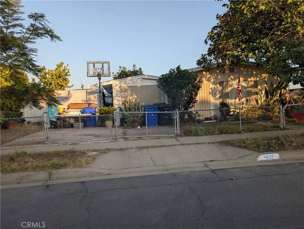 San Diego, CA 92117,4527 Kickapoo Court