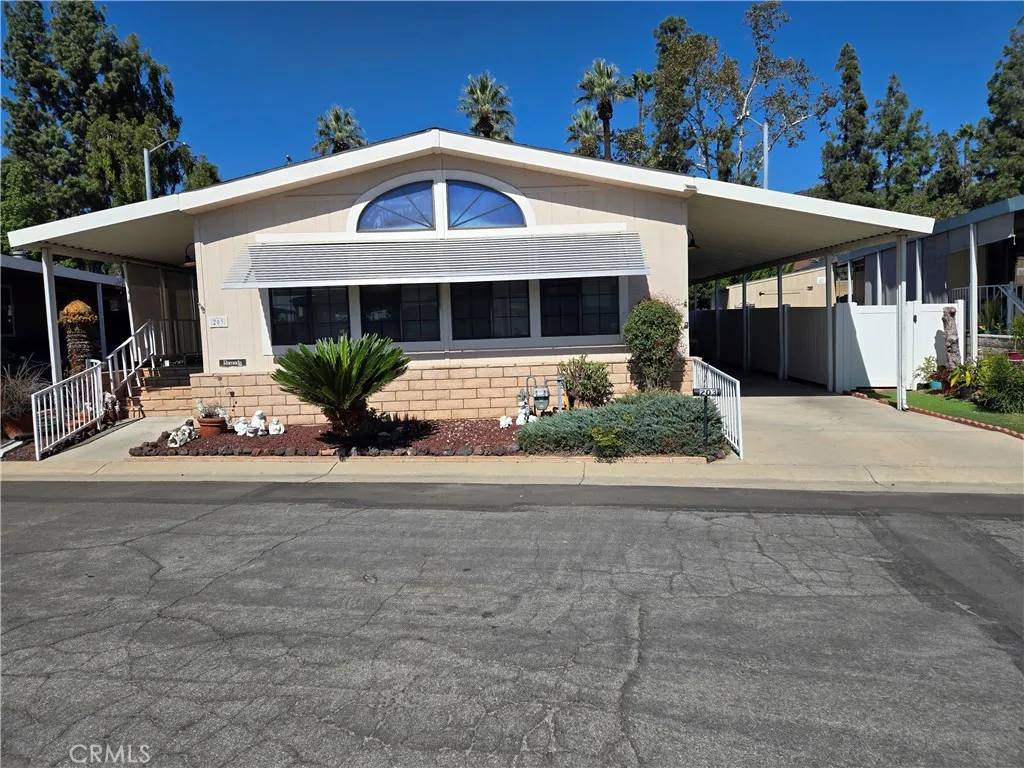 Azusa, CA 91702,840 Foothill #203