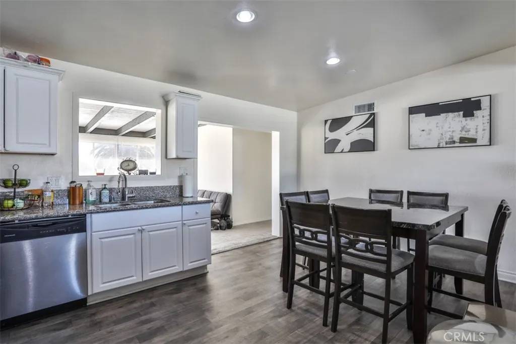 Vista, CA 92083,1338 Olive Avenue