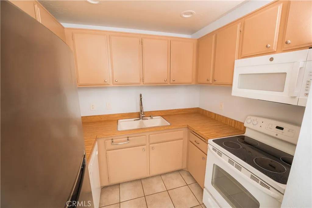 Diamond Bar, CA 91765,22840 Hilton Head #128