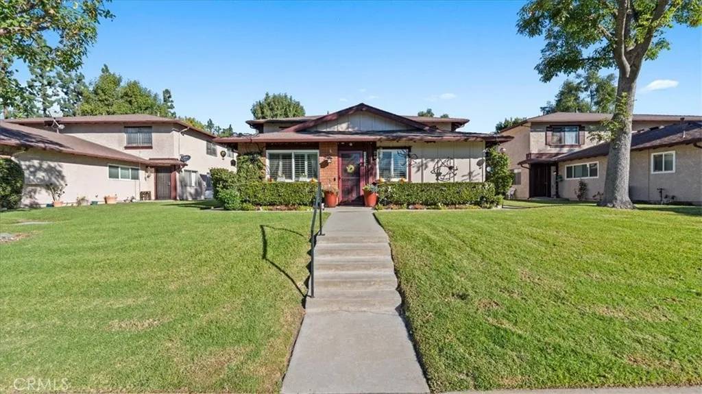 Azusa, CA 91702,1149 W Calle De La Luna #1