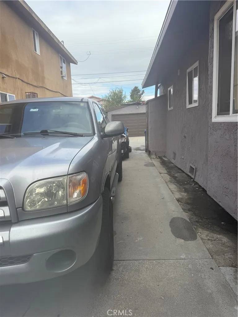 Los Angeles, CA 90003,215 E 85th