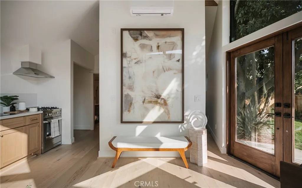 Los Feliz, CA 90027,4633 Russell